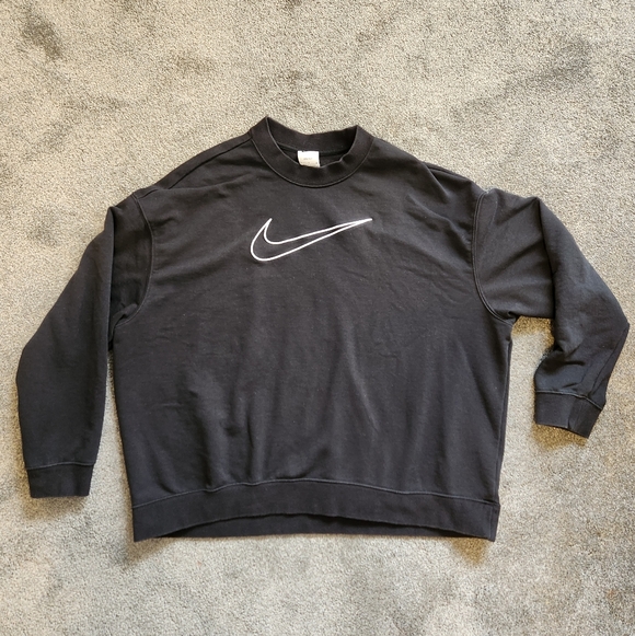 Nike Sweaters - Nike Black Crewneck Sweater